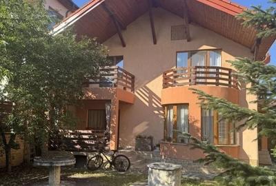 Casă cu 4 camere în Bună Ziua