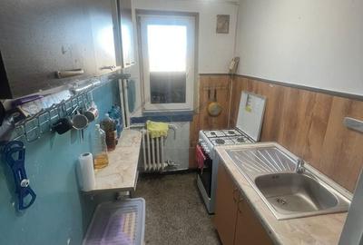 Apartament cu 3 camere semidecomandat în Podu Roș - 4