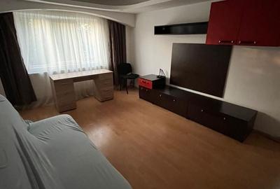Apartament cu 2 camere decomandat în Rovine