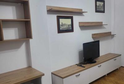 Apartament cu 2 camere decomandat în P-ța Victoriei