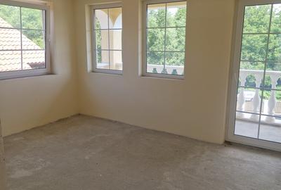 Casă cu 8 camere cu Garaj în Central