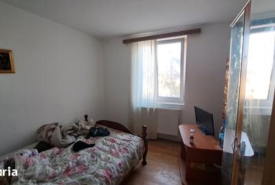 Apartament cu 3 camere decomandat în Agigea