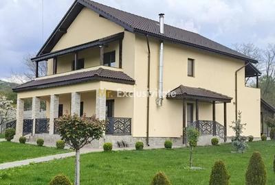 Casă cu Teren 2775 Mp în Crasna