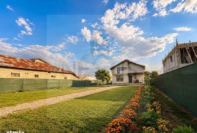 Casă cu 4 camere în Crețești