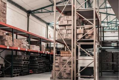 Spațiu industrial, de 3,000 mp, în Central - 2
