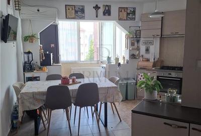 Apartament cu 2 camere decomandat, mobilat în Dâmbovița