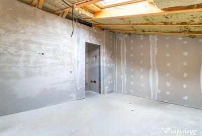 Casă cu 5 camere cu Teren 800 Mp în Hărman