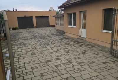 Casă cu 4 camere în Central - 2