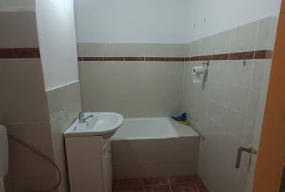 Spațiu comercial, de 78 mp, în Central - 4