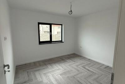 Casă cu 4 camere cu Teren 400 Mp în Clinceni
