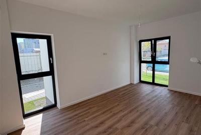 Apartament cu 3 camere decomandat în Tractorul