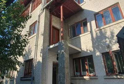Casă cu 5 camere cu Teren 300 Mp în Central - 2