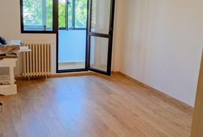 Apartament cu 4 camere decomandat în Lacul Tei