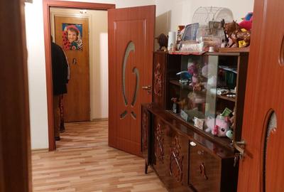Apartament cu 3 camere semidecomandat în Central