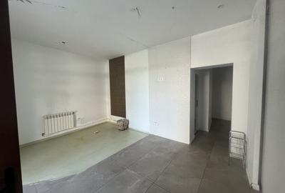 Spațiu comercial, de 50 mp, în Central - 4