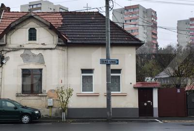 Casă cu 3 camere cu Canalizare în Central