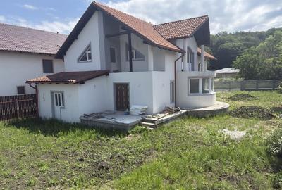 Casă individuală cu 5 camere cu Teren 700 Mp în Primăverii - 2