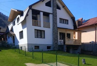 Casă cu 5 camere cu Garaj în Săliștea