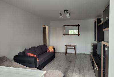 Apartament cu 3 camere decomandat în CET - 2