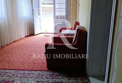 Casă cu 6 camere cu Teren 2300 Mp în Pomezeu - 12