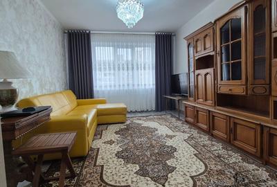 Apartament cu 2 camere decomandat în Tractorul