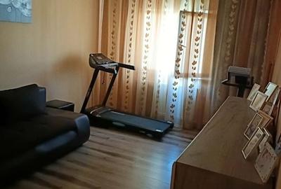 Apartament cu 3 camere decomandat în Exterior Vest