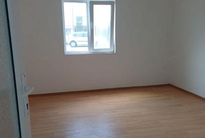 Casă cu 4 camere cu Teren 400 Mp în Central