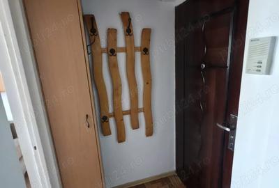 Apartament cu 3 camere semidecomandat în Micro III - 10