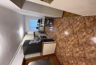 Apartament cu 3 camere decomandat în Lacul Tei