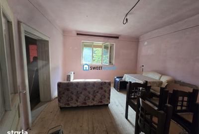 Casă cu 4 camere cu Teren 2760 Mp în Ucea - 3