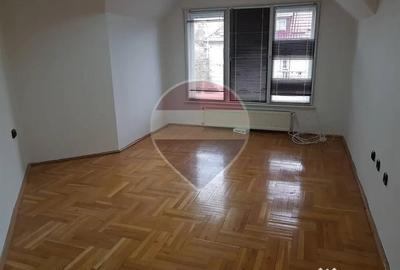Casă cu 3 camere cu Teren 700 Mp în Zorilor