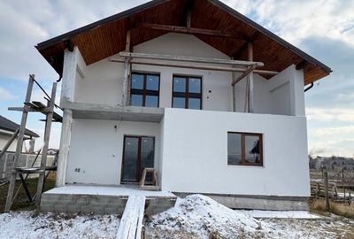 Casă individuală cu 4 camere cu Canalizare în Micești - 1