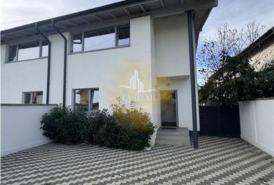 Duplex cu 4 camere cu Canalizare în Moșnița Nouă