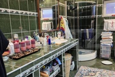 Casă cu Teren 600 Mp în Central