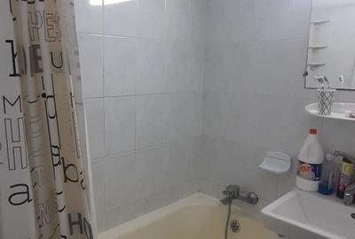 Apartament cu 3 camere decomandat în Drumul Taberei