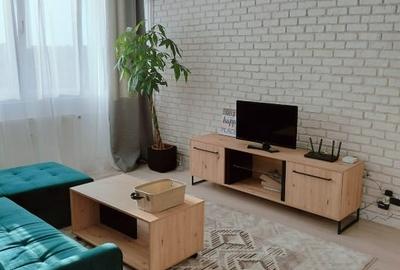 Apartament cu 2 camere semidecomandat, mobilat în Decebal - 1