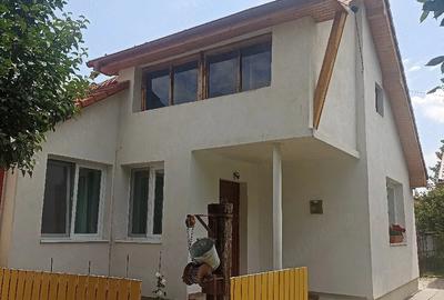 Casă cu 2 camere cu Teren 468 Mp în Central