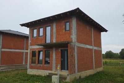 Casă cu 2 camere cu Teren 260 Mp în Central