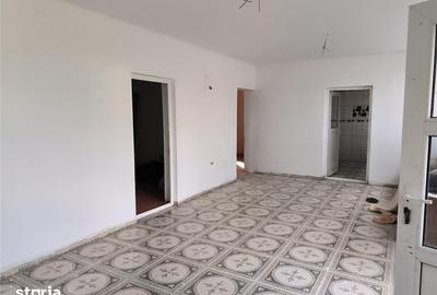 Casă cu 4 camere cu Teren 890 Mp în Central