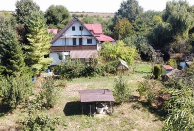 Casă individuală cu 4 camere cu Canalizare în Gruiu