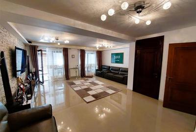 Duplex cu 6 camere cu Canalizare în Central - 2