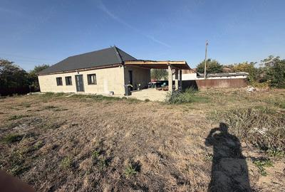 Casă cu Teren 1900 Mp în Ateaș