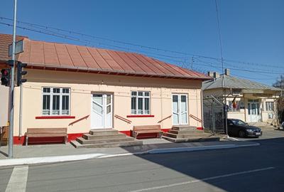 Casă cu 3 camere cu Teren 348 Mp în Jurilovca - 1
