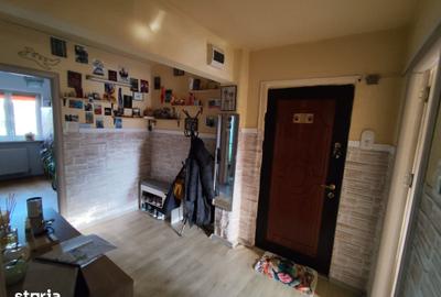 Apartament cu 3 camere decomandat în Tilișca