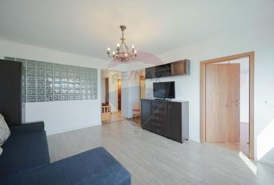 Apartament cu 3 camere semidecomandat, mobilat în Nufărul