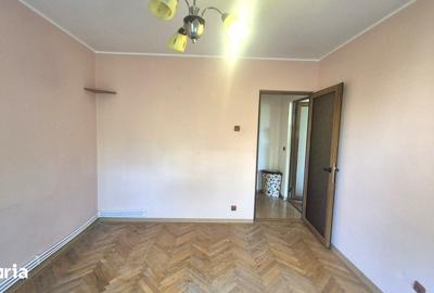Apartament cu 3 camere semidecomandat în Țiglina 1