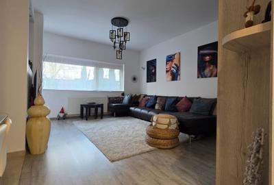 Apartament cu 3 camere semidecomandat în Central - 1