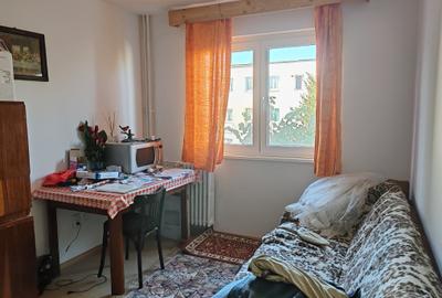 Apartament cu 2 camere semidecomandat în Florilor