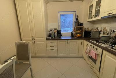Apartament cu 4 camere decomandat în Bucovina