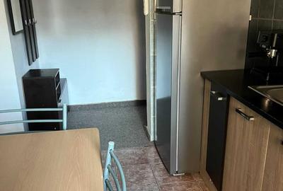 Apartament cu 3 camere semidecomandat în Mărăței